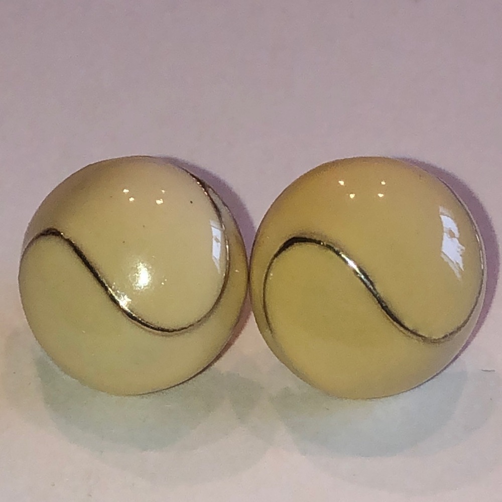 Vintage Elegant Gold Tone Cream Enamel Retro Boho Stud Earrings